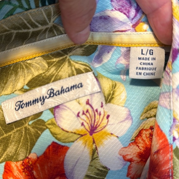 (P) Tommy Bahama Tropical Floral Men's Shirt
100% Silk, Size L, New - Picture 16 of 16